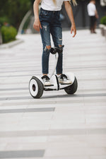 Charger l'image dans la galerie, Hoverboard électrique 10"  à deux roues portable avec lumière LED pour enfants et adultes
