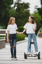 Charger l'image dans la galerie, Hoverboard électrique 10"  à deux roues portable avec lumière LED pour enfants et adultes
